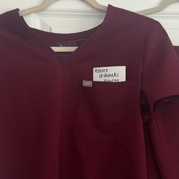 Figs Maroon One Pocket Scrub Top - Picture 1 of 1
